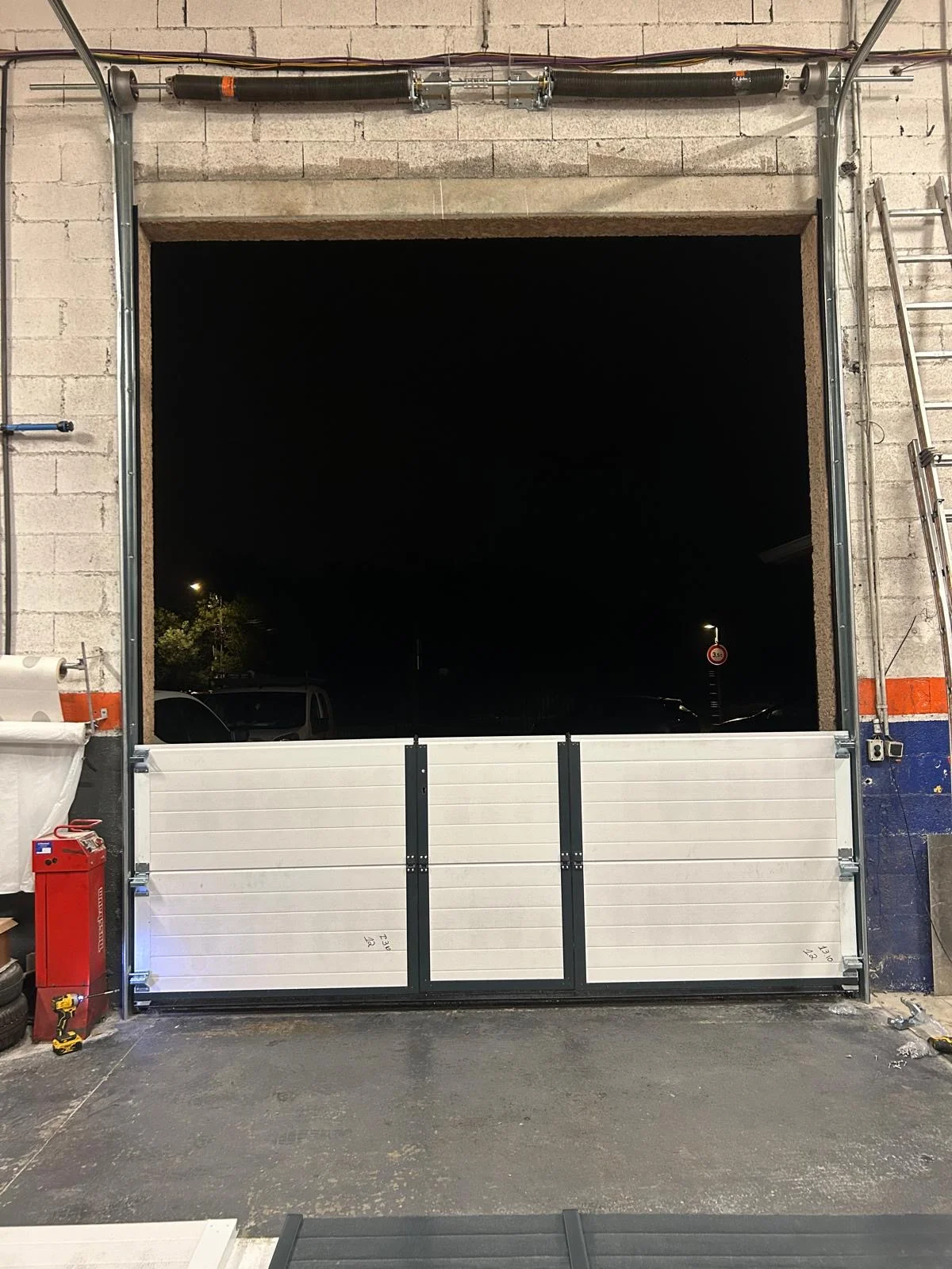 Installation sur mesure - porte sectionnelle Paris